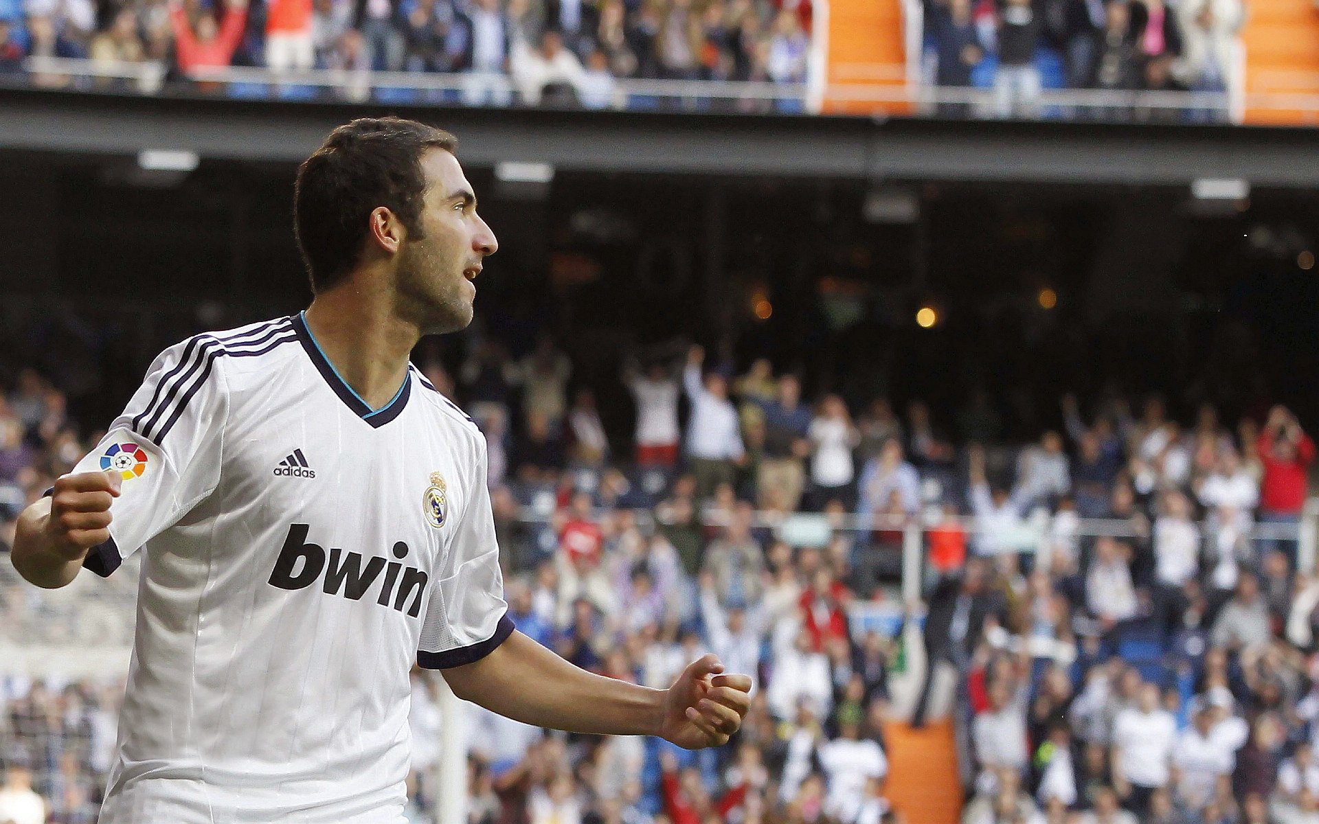 开云电竞-英超巅峰竞技：激烈比拼，精彩纷呈，英超榜首之争